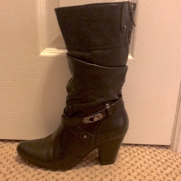 Mid Rise black boots - zip up side 2.5”heel size 7 White Mountain - Picture 4 of 11